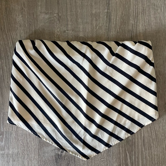 ABERCROMBIE BLACK AND WHITE STRAPLESS BANDANA BLOUSE- SMALL - Picture 2 of 4